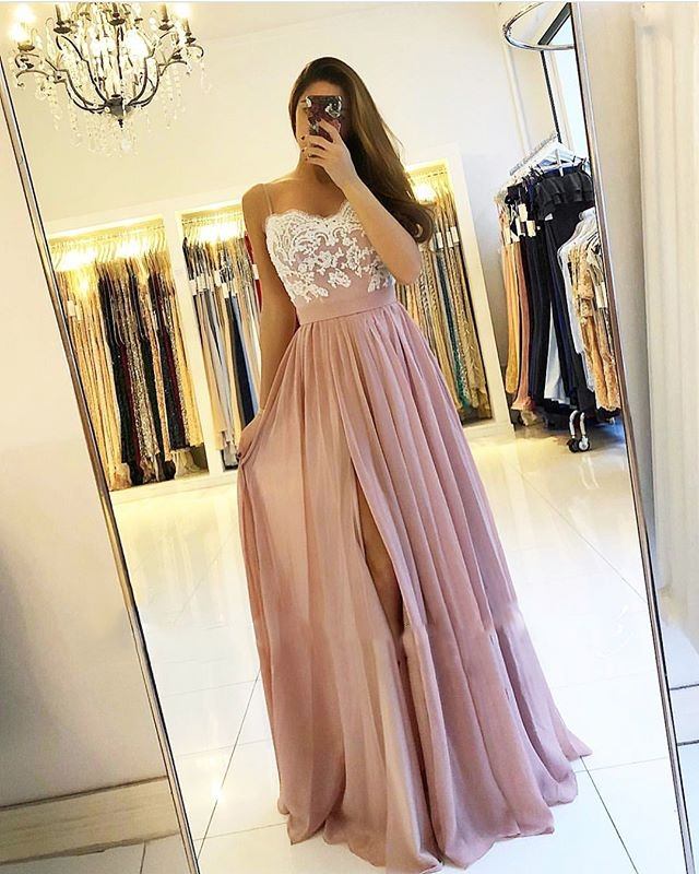 

Leg Slit Chiffon Bridesmaid Dresses Spaghetti Straps A-Line Wedding Party Dresses Lace Appliques Elegant Maid of Honor Dresses