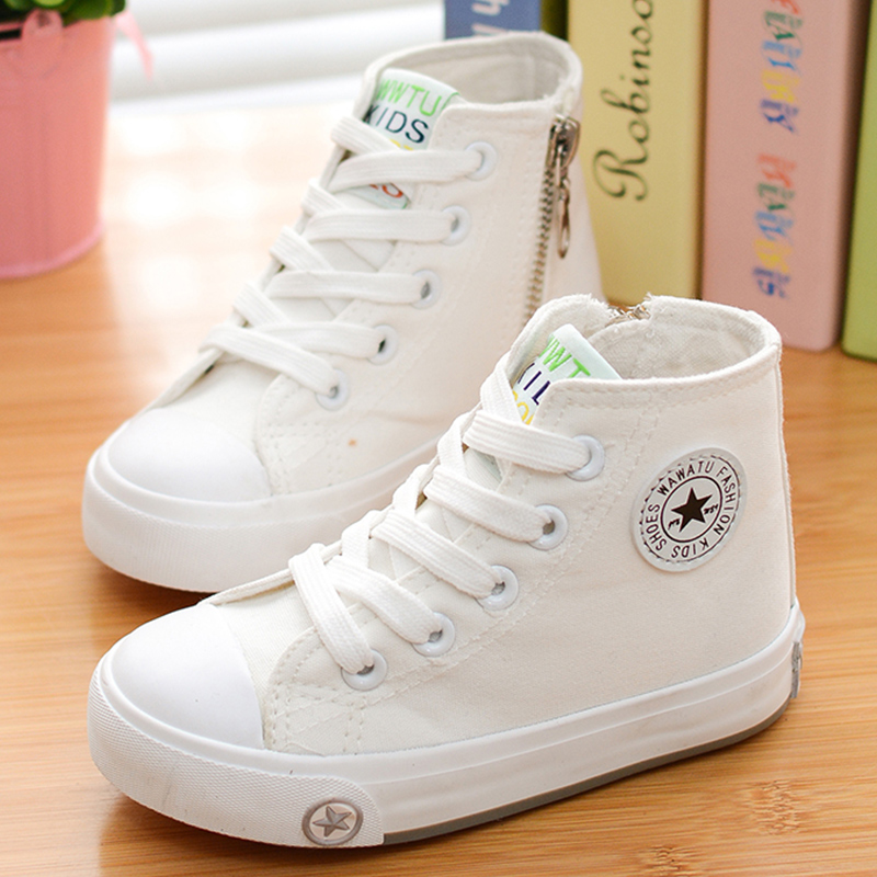 girls white sport shoes