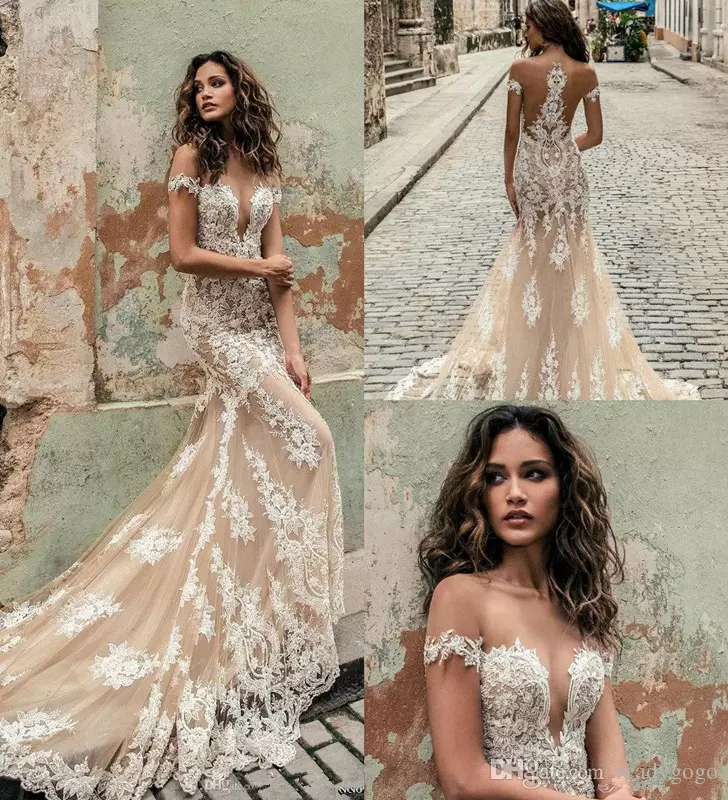

Champagne Julie Vino Mermaid Wedding Dresses 2019 Off Shoulder Deep Plunging Neck lace applique trumpet Bridal Gowns Custom Wedding Dresses, Gold
