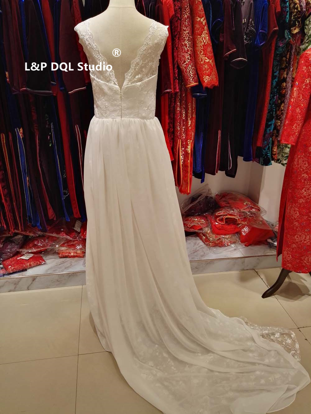 

Top Quality Chiffon lace Wedding Dress Sparkling Crystal Sash V-Neck Sweep Train Wedding Dresses 2018 Bohemian Style Bridal Gowns Ivory