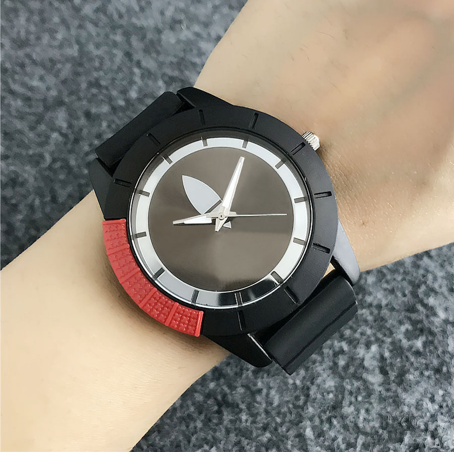 

Clover Brand Quartz Wrist watches for Women Men Unisex with 3 Leaves leaf style dial Silicone band AD 20, Black white