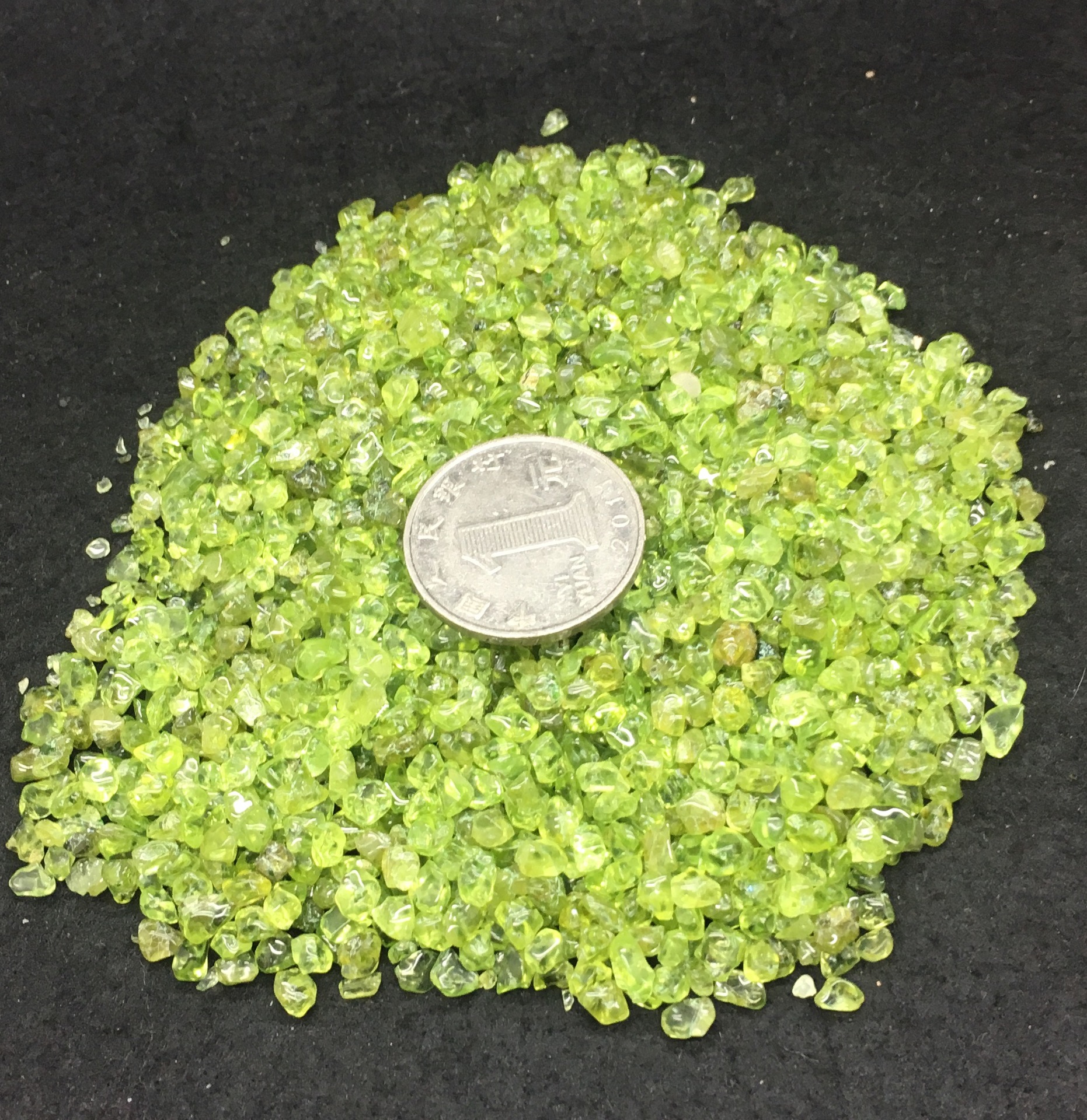 

Olivine Natural Green Peridot Gravel Crystal Jewelry Quartz Tumbled Stone Minerals Chips For Wedding anniversary Gift decoration