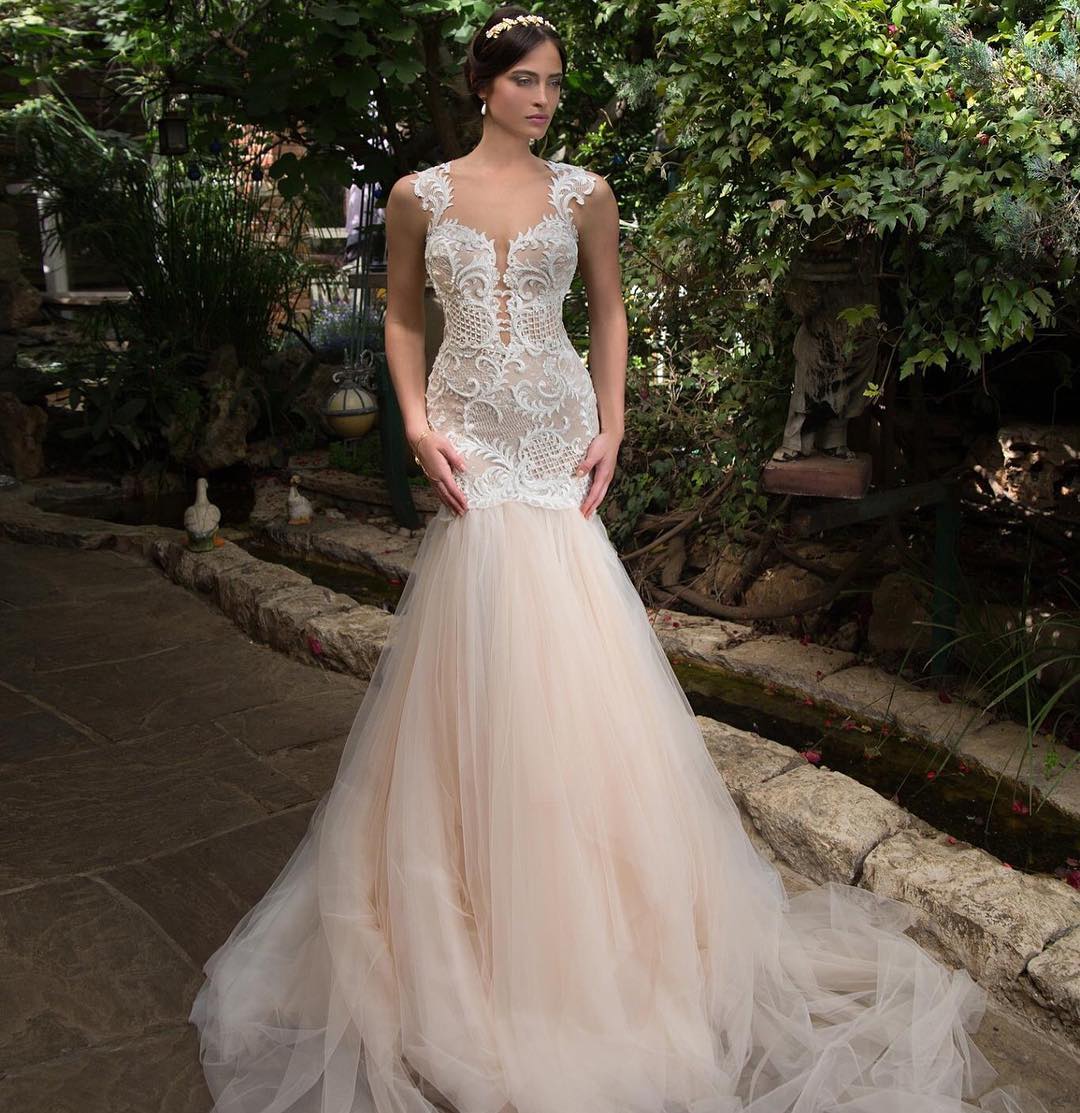 

Stylish Mermaid Lace Wedding Dresses Sheer Plunging Neck Boho Trumpet Appliqued Bridal Gowns Plus Size Bohemian Tulle Vestido De Novia, Gold