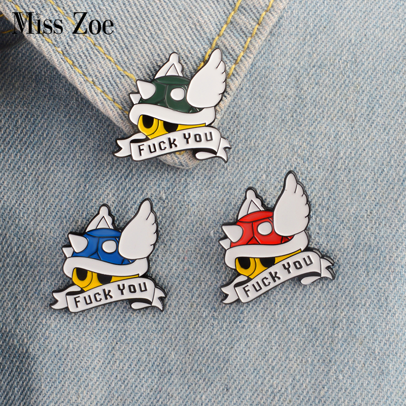

Miss Zoe Groen Rood Blauw Shell Mario Kart emaille pin F--YOU Revers Pin Comics video game pictogrammen Badge Knop Broche voor Kleding gift