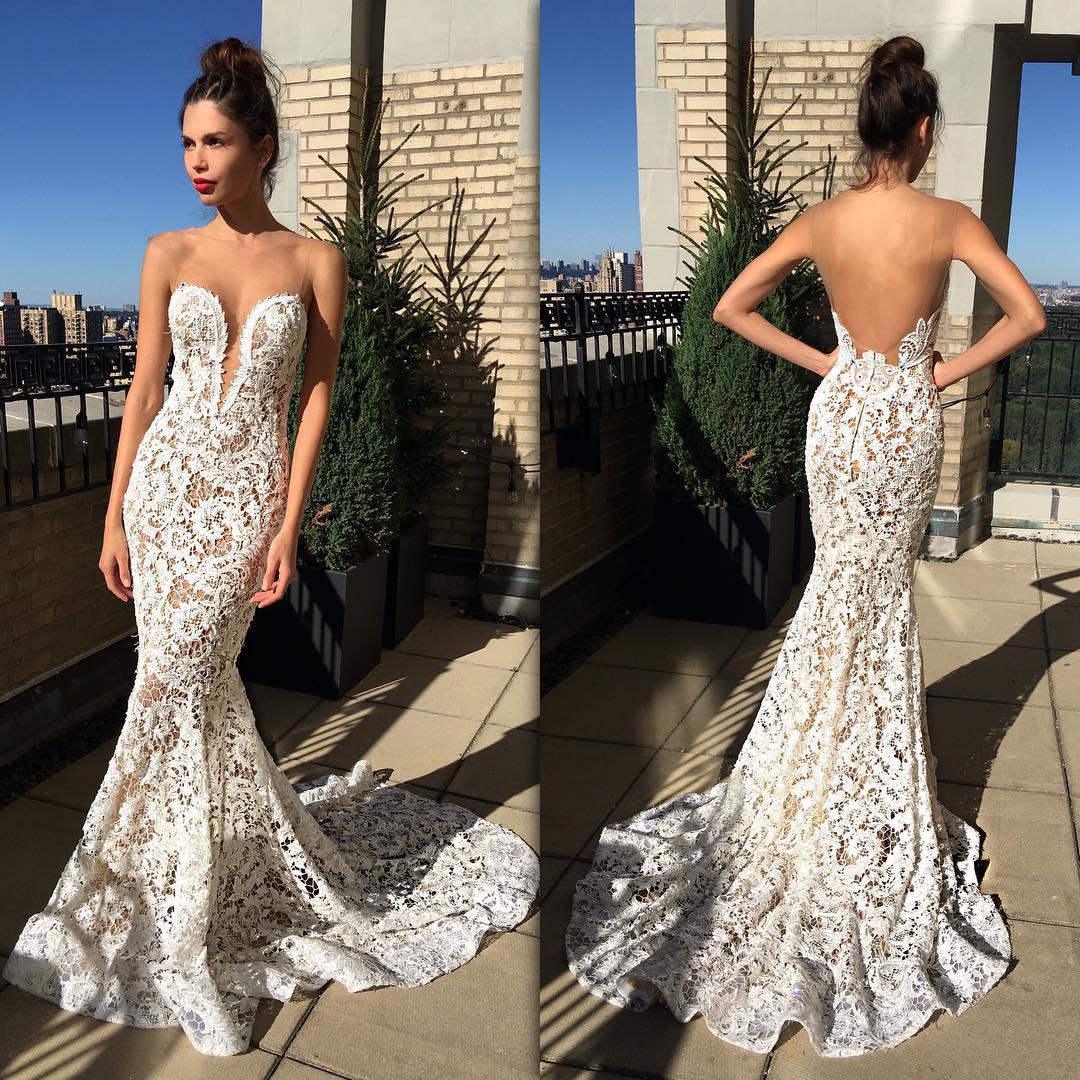 

Graceful Mermaid Lace Backless Wedding Dresses Sheer Plunging Neck Bridal Gowns Sweep Train Custom Made Vestidos De Nnovia, Red & white