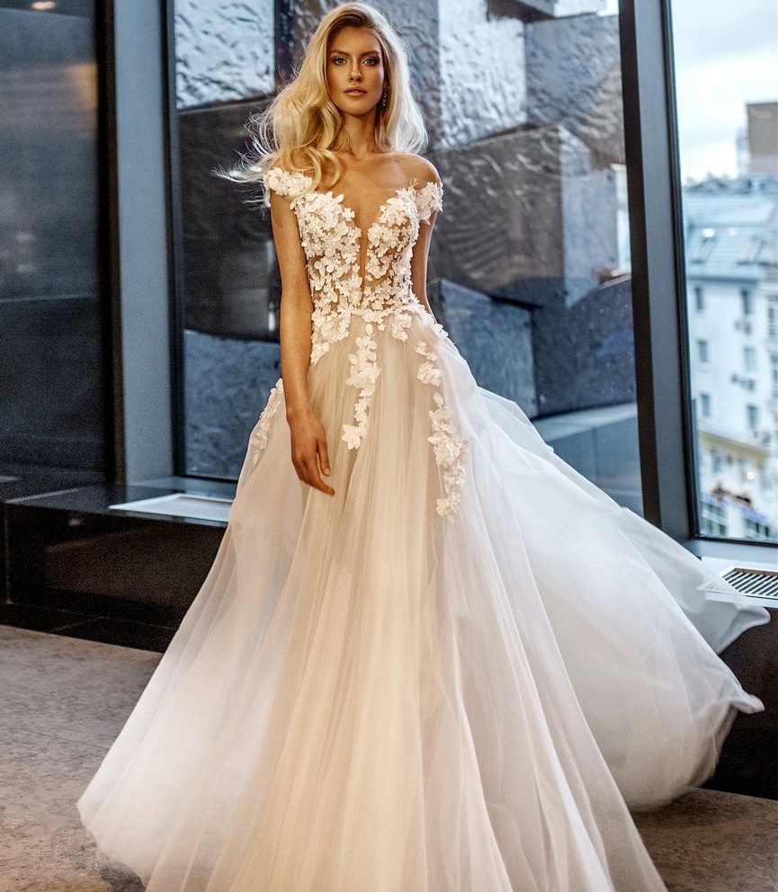 

Hot Sale Beach Wedding Dresses Off The Shoulder Sheer Plunging Neck A Line 3D Appliqued Bohemian Bridal Gowns Tulle Vestido De Novia, Champagne