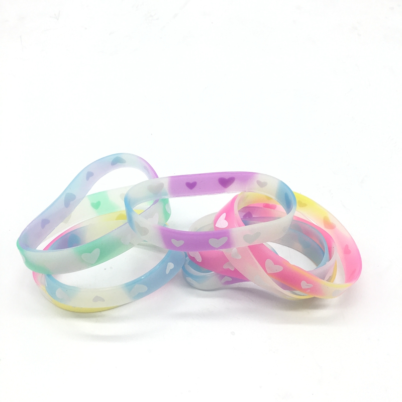 

New Fashion Rubber Silicone Bracelet Noctilucent love Glow in the Dark Luminous Sport Wristband men women's jewelry Cuff Heart type Gifts