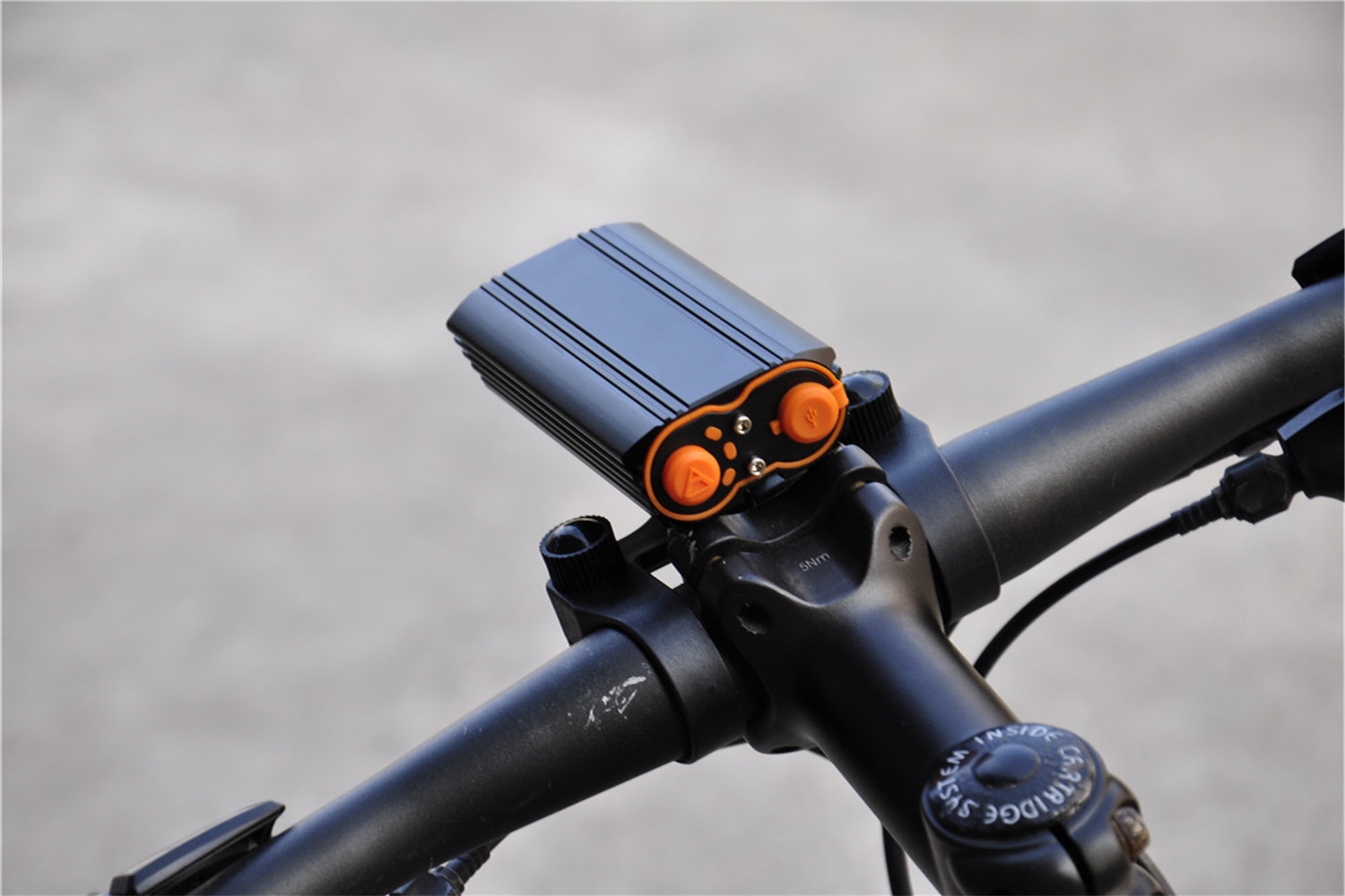 

USB Rechargeable Bike Light 2000LM MTB Safety Flashlight LED Bicycle Front Handlebar Lights 2 Mount Holder Cycle Accessories