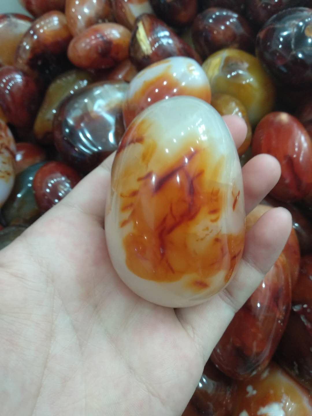

Free shipping1pcs hot sale 100% natural red agate crystal reiki healing Madagascar red agate tumble gemstone wholesale as gift