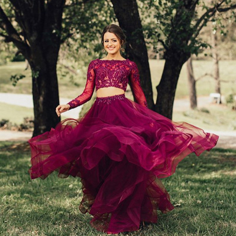 2018 Gorgeous Two Piece Prom Dresses Bateau Neck Long Sleeves Appliques Beaded Tulle Floor Length Burgundy Backless Party Dresses