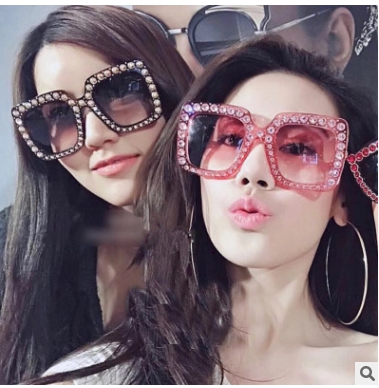 

2021 Fashion Women Square Sunglasses Brand Designer Luxury rhinestone Sun Glasses High Quality Shades Oculos 5702, White;black