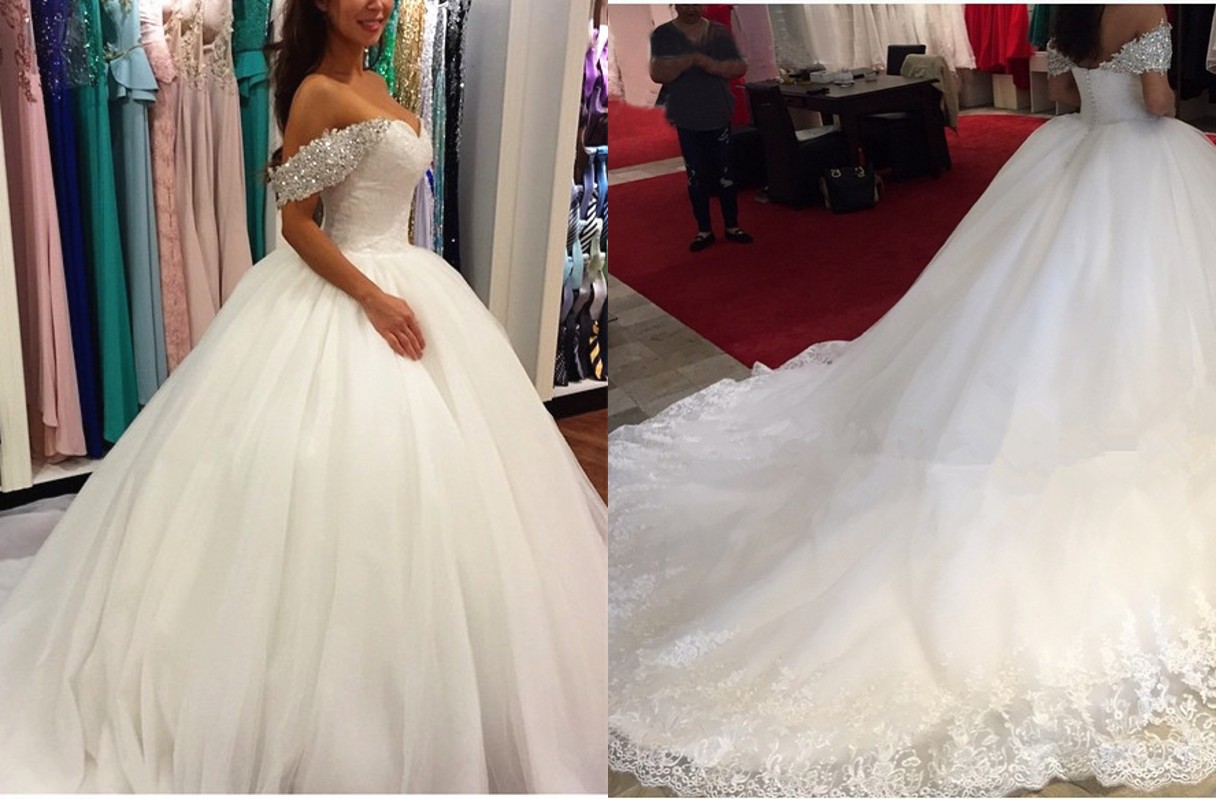 

Royal Ball Gown Wedding Dresses Chapel Train Off the shoulder With Sleeves Crystal Beaded Rhinestones Tulle Lace Applique Sequins Bridal, Black