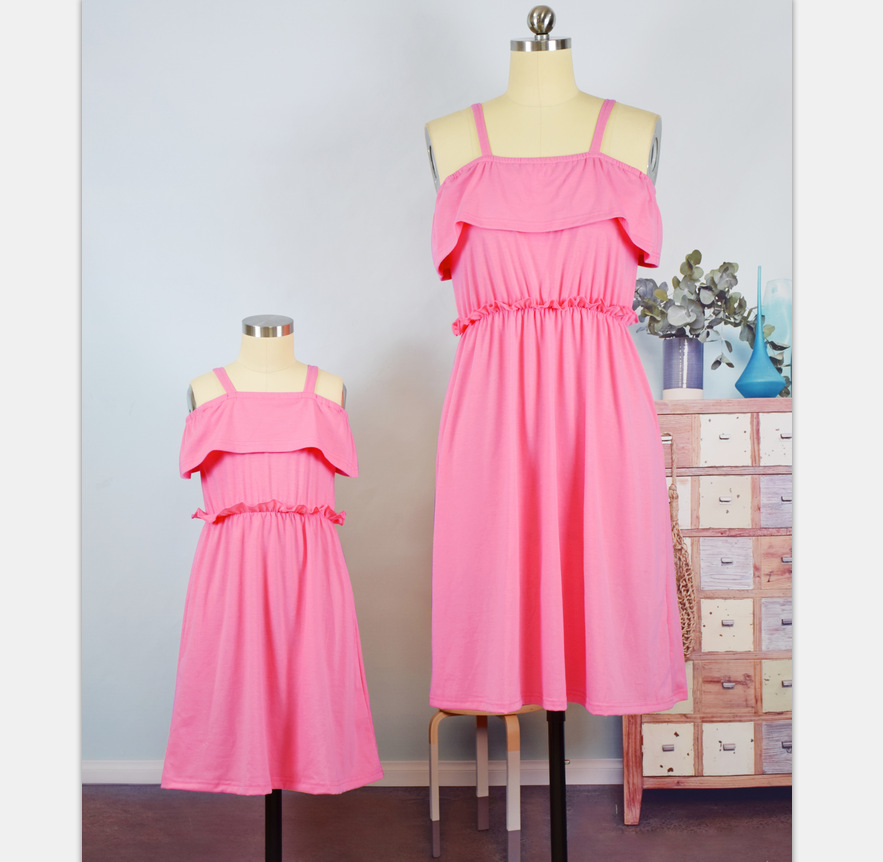 

2018 New Top Quality Summer Matching Outfits Mother Daughter Dresses Clothes Sling Ruffled Off-Shoulder Beach Holiday Dresses, As pic