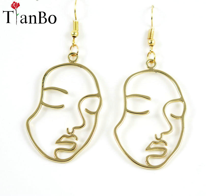 

2017 New Arrival Abstract Stylish Hollow Out Face Dangle Earrings Girls Statement Drop Earrings boucles d'oreilles