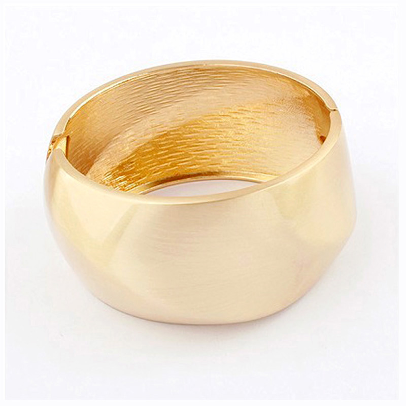 

Simple Brushed Gold Smooth Big Bracelet For Women Statement Jewelry Female T Show Accessories Alloy Wide Cuff Bangle Ring Party Gift