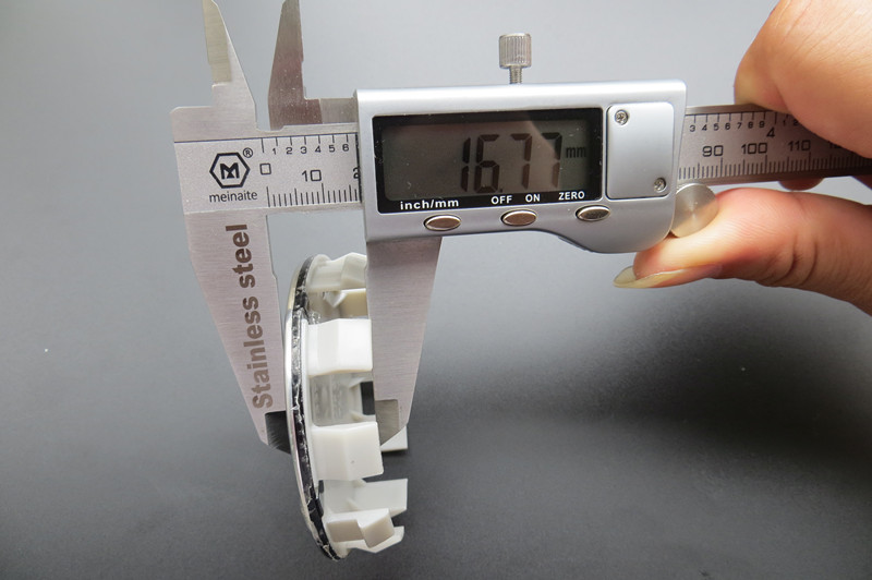 

100pcs High Quality Blue/White,Black/White Wheel Center Cap Badge Emblems 68mm 10 Clips FOR BMW Series 3,4,5,6,X,E30 E45 Z4 318 DHL