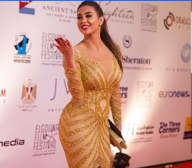 

Evening dress Yousef aljasmi Kim kardashian V-Neck Crystal Hi-Lo Almoda gianninaazar ZuhLair murad Ziadnakad K, Same with picture