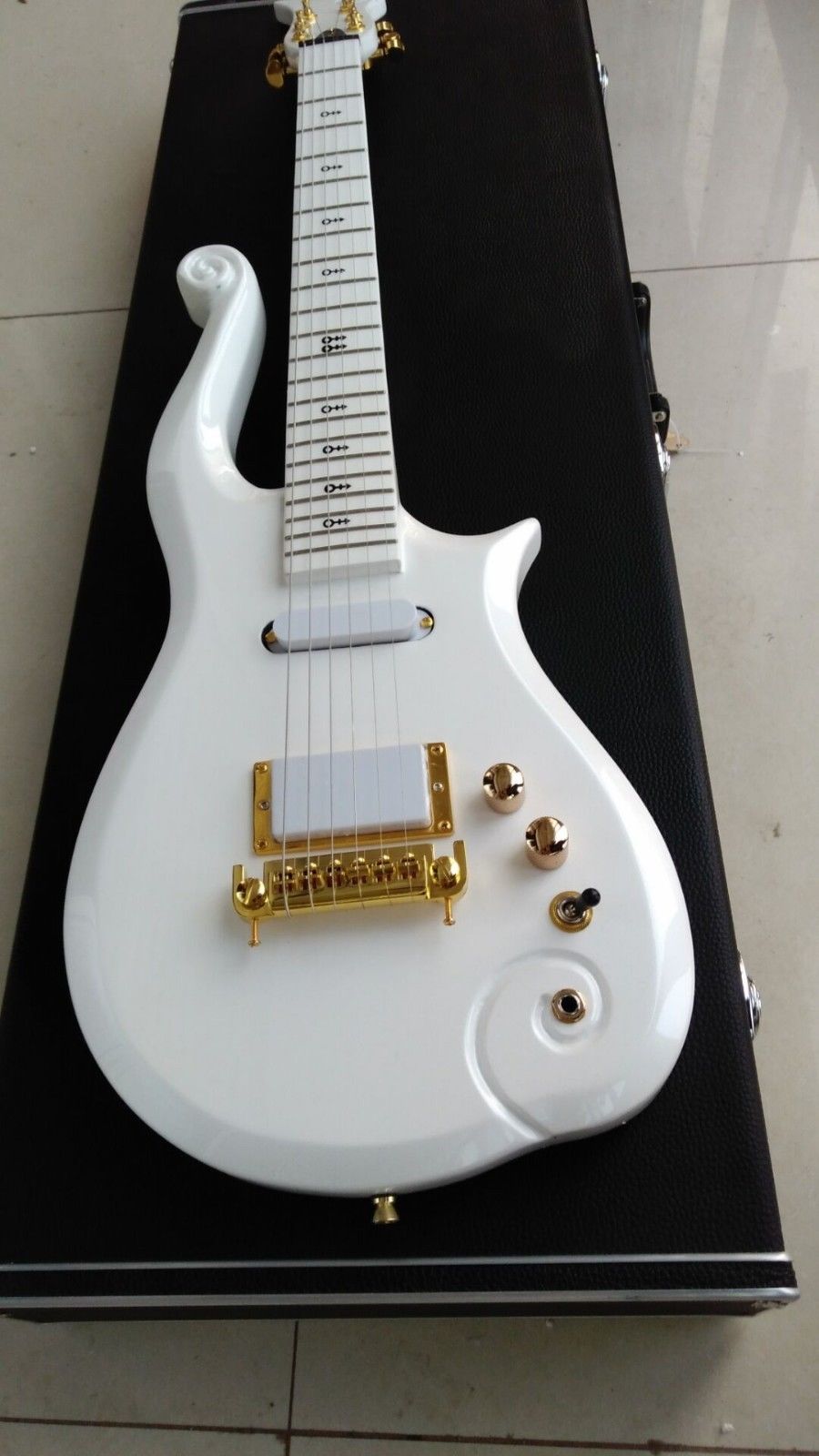 

Series PRINCE White Cloud Guitar - Hand Made w/ case
