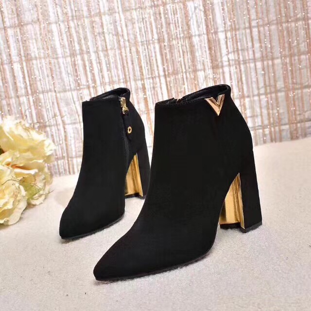 

Explode high heeled and multi hop short boots with external hardware buckle and imported elastic velvet and high 9.5CM size 35-42, Black