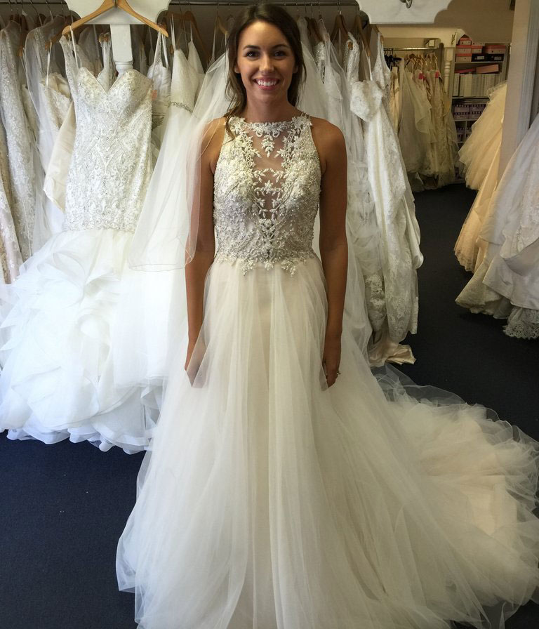 

High Quality Sleeveless Straps Sheer Deep V Neck Tulle Wedding Dresses Bridal Gowns with Appliques In Stock, White