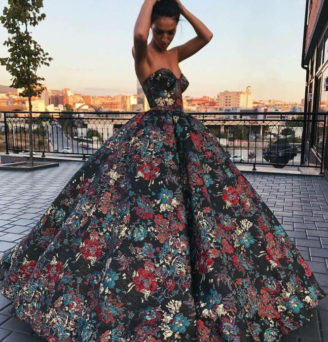 

Evening dress Yousef aljasmi Kim kardashian Strapless Embroidery Ball gown Long dress Almoda gianninaazar ZuhLair murad, Same with picture