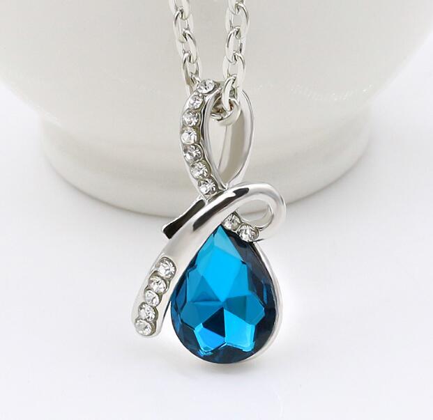 

Women Teardrop Shaped Pendant Necklace Crystal Rhinestones Diamond Charm Silver Plated Chain For Ladies Statement Jewelry