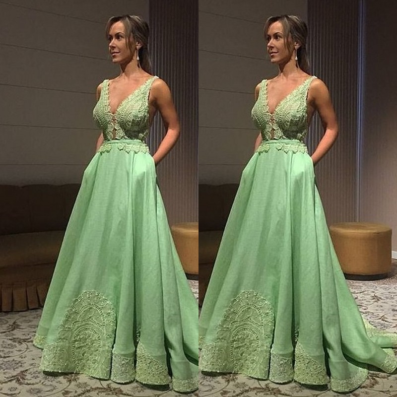 

Chic A Line Prom Dress Modest Beautiful V Neck Sleeveless Evening Dresses Glamorous Lace Applique 2018 Prom Dresses Party Gowns, Orange