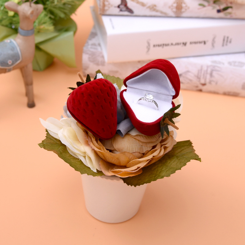 

New Fashion Mini Strawberry Earring Stud Pendant Case Little Girl Red Form Velvet Ring Trinkets Protector Flocking Storage Gift Box