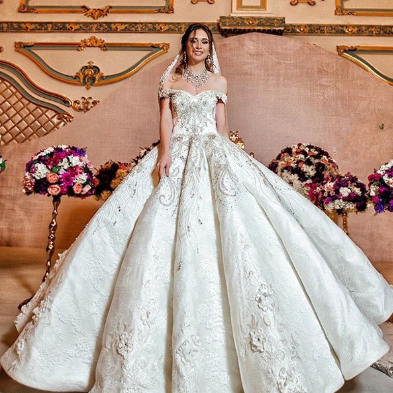 

Charming Lace Ball Gown Wedding Dress Crystal Beads Off Shoulder Floral Appliques Wedding Gown 2018 Custom Made Sparkling Wedding Dresses, Black