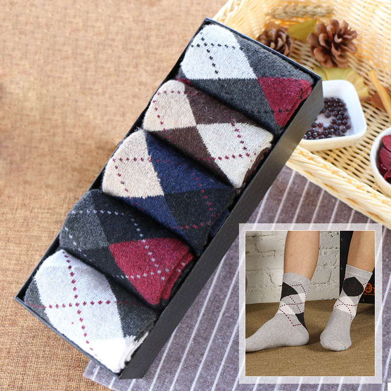 

Wholesale- 5 Pairs/Lot 2017 Brand Fashion High Quality Wool Socks Men Winter Cashmere Breathable Socks 12 Colors With Gift Box Hot Sale, Black