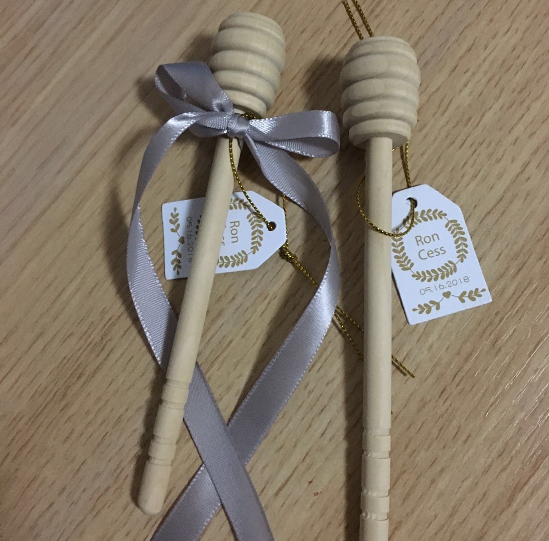 

8cm Personalized Wooden honey dippers sticker favors for baby shower favor wedding door gifts 100pcs lot, With custom label & ribbon
