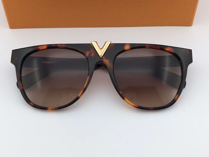 

Men Millionaire Evidence Sunglasses Gold Black Sunglasses New in Box NUM2018L-2