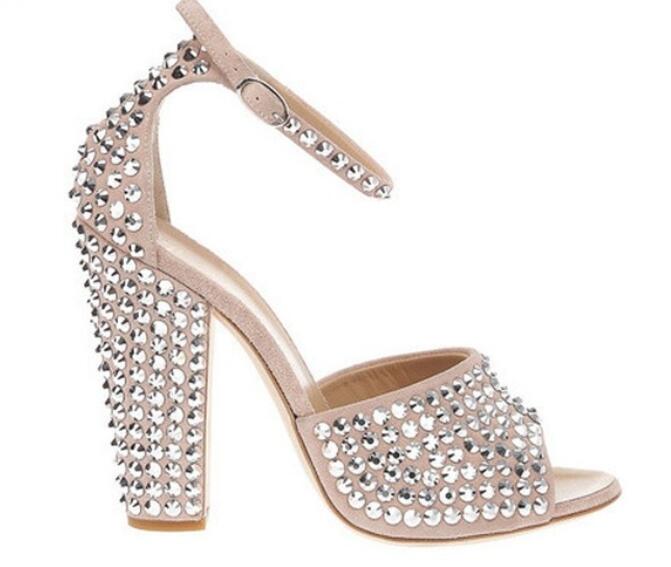 saltos altos prateados