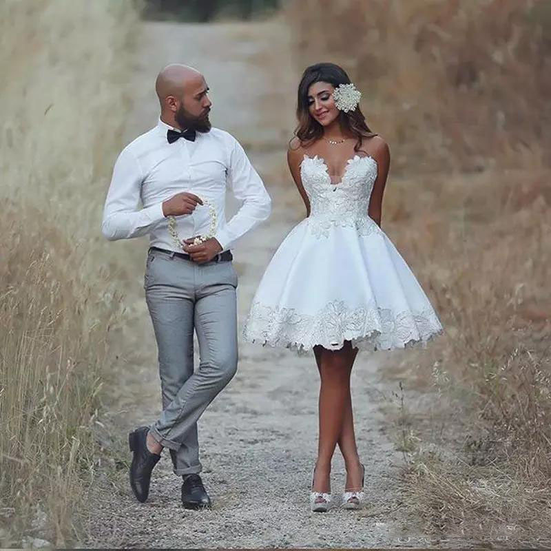 Simple Short Garden Plus Size Wedding Dress Satin Bridal Dresses Strapless Sleeveless Lace Appliques Knee-Length Beach Wedding Gowns