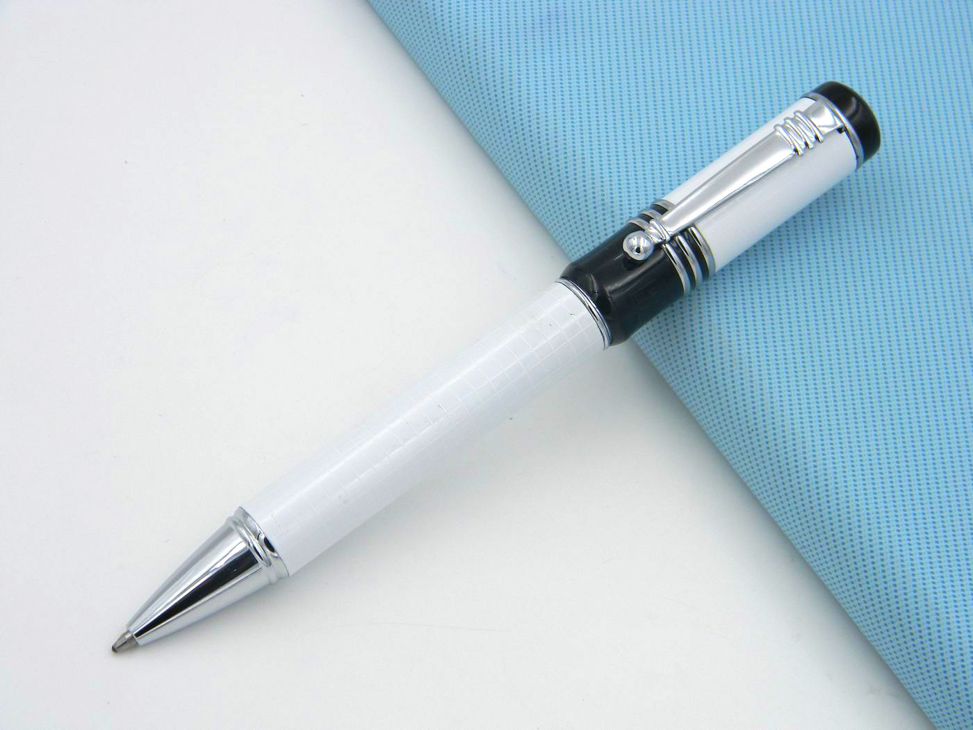 

Business Writing milky silver Engraved pianist Chopin gift Metal Ballpoint Pen