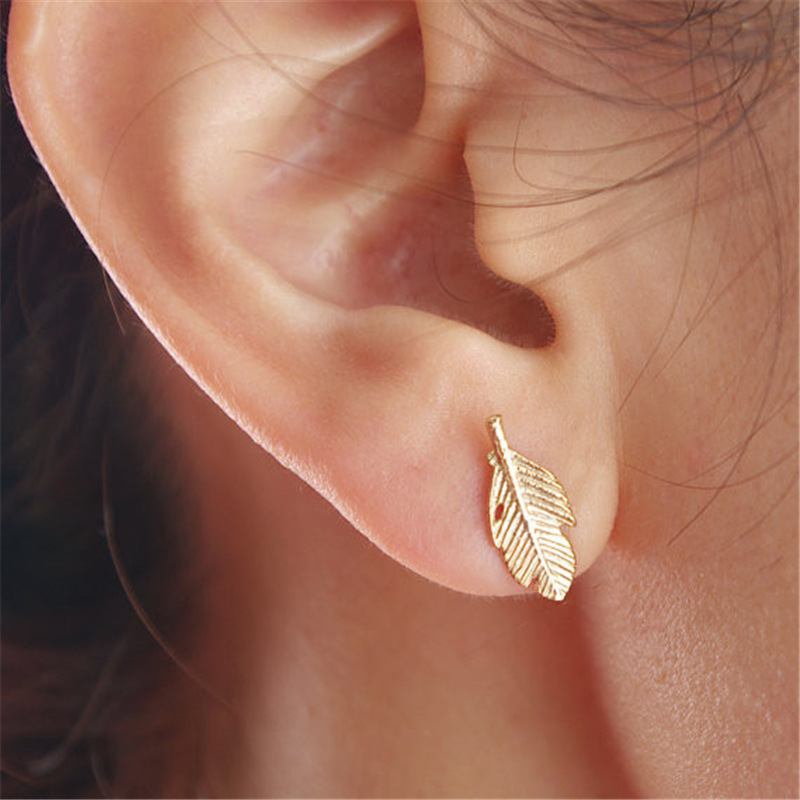 

New Vintage Jewelry Exquisite Feather Earrings for Women Beautiful Tree Simple Leave Earrings Gold & Silver Plated Ear Clip