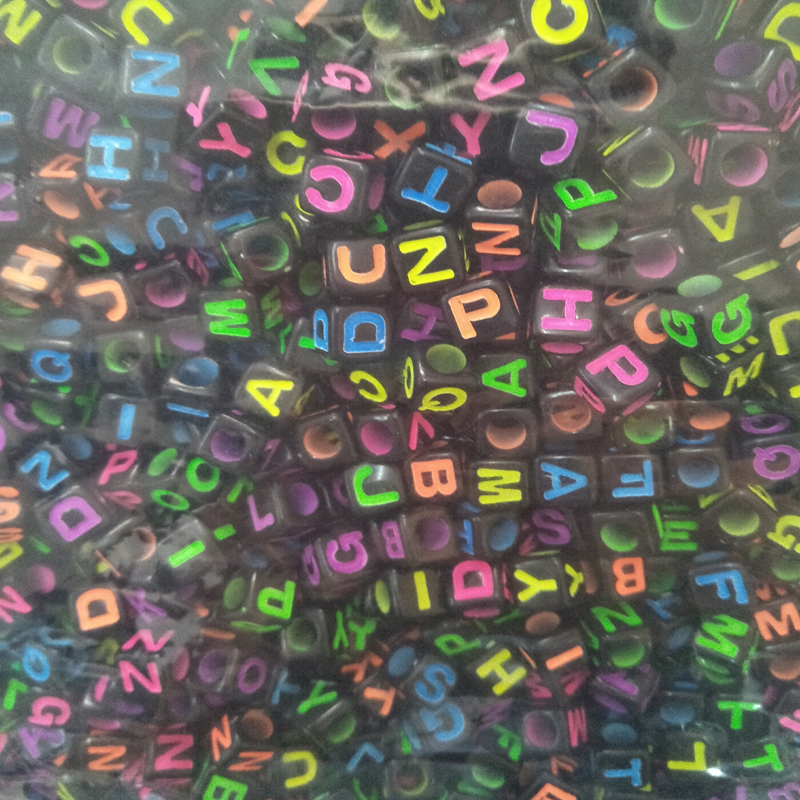 

Mixed Black Acrylic Alphabet Beads Colorful Letters Cube Beads For Jewelry Making 6x6mm 7x7 10x10mm Pick Size 100pcs/lot