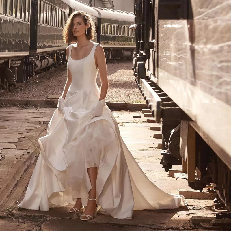 Cheap A-line Satin Country Wedding Dresses Scoop Neck Backless Sweep Train Satin Bridal Gowns Plus Size Formal Wedding Wears