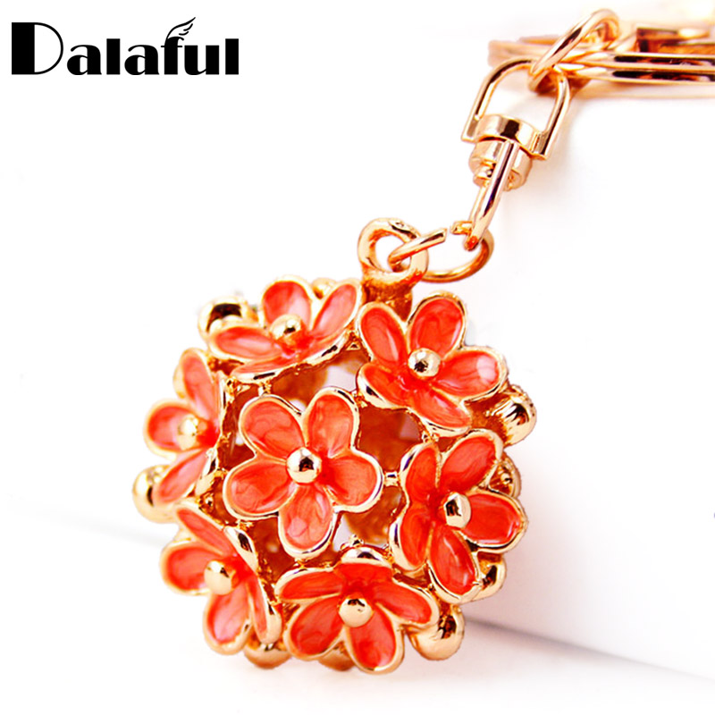 

Key Rings Fashion Chic Hollow Out Flower Metal Chains Exquisite Purse Bag Buckle Pendant For Car Keyrings KeyChains K296
