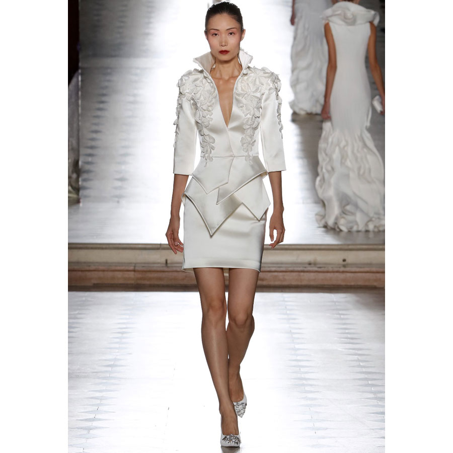 

Fashion 3D Appliqued Peplum Evening Dresses Deep V Neck Short Plus Size Prom Gowns Long Sleeves Satin Sheath Formal Dress, Light yellow