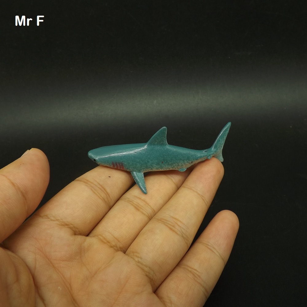 small plastic shark toys