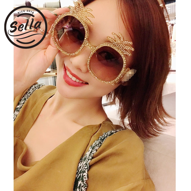 

Sella New Fashion Women Men Unique Pineapple Shape Sunglasses Trending Pearl Effective Shinning Sun Glasses