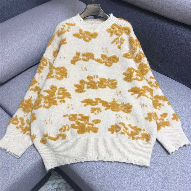

2020 early spring thick round neck three-dimensional flower yellow pullover sweater women loose sweet