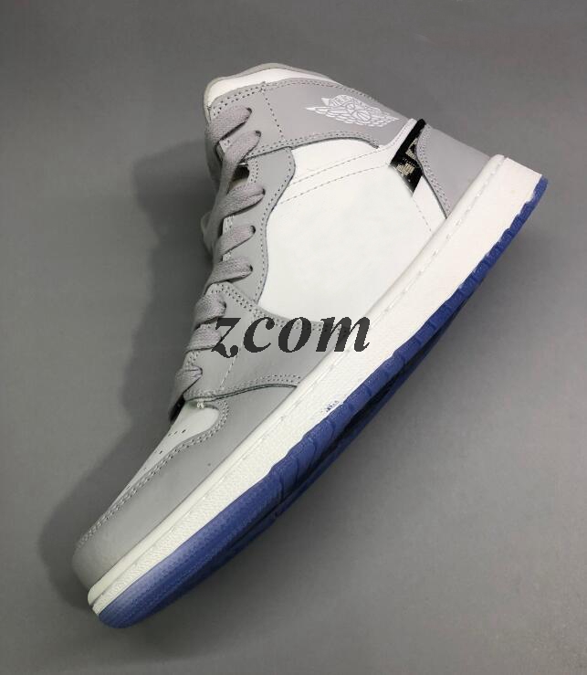 

New 1 High OG Grey 2020 Mens Basketball Shoes Oblique Trainers 1s Designer Sneakers embossed on the upper Crystal Bottom Baskets