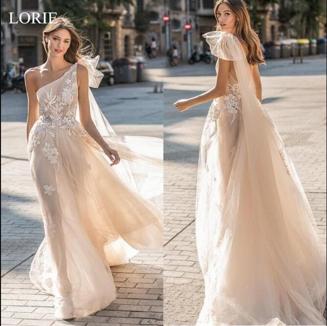 

2020 Betra Beach Wedding Dresses Champagne One Shoulder A Line Beach Bridal Gowns Tulle Lace Applique Wedding Gowns Vestidos De Novia, Same as image