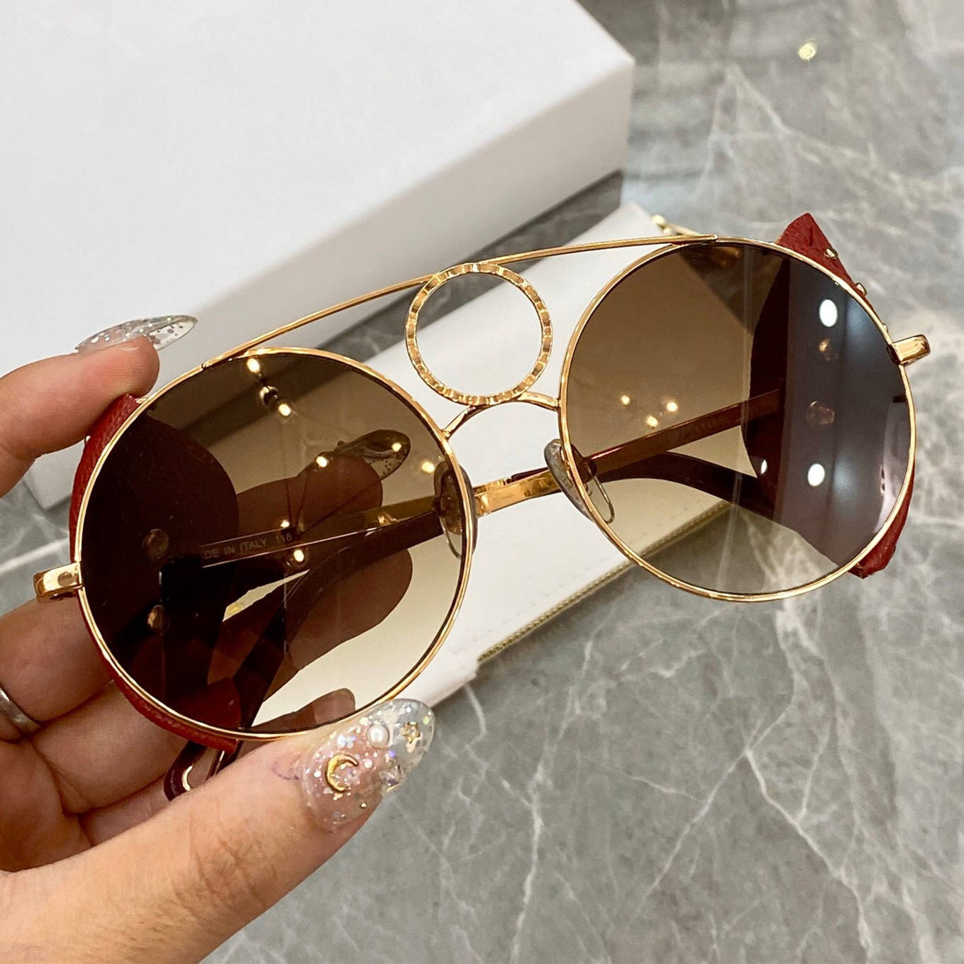 148 Mode Lunettes de soleil pour les femmes Deisnger ronde Plein cadre UV400 style objectif d'été Cadre Carré Classic Design Venez avec le paquet