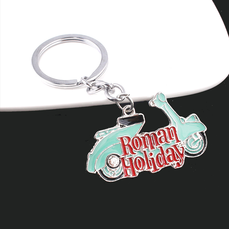 

Movie Roman Holiday KeyChain Audrey Hepburn Princess Ann Joe Motorcycle Metal Car Pendant Keyring Men Chaveiro Souvenir Gift