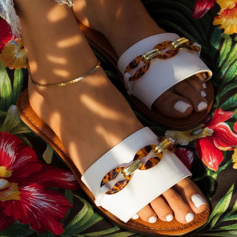 

Summer Women Beach Slippers Transparent Flat Shoes Ladies Jelly Sandals Clear Open Toe Outdoor Slides Female Roman Flip Flops, White