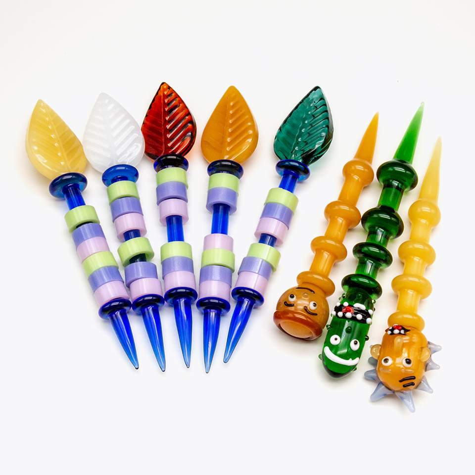 

Hookahs Funny Glass Dabber Wax Atomizer Oil Dab Tool Thick Pyrex Colorful Hookahs Leaves shape Circle Dry Herb Vaporizer for Mat Container Vapor