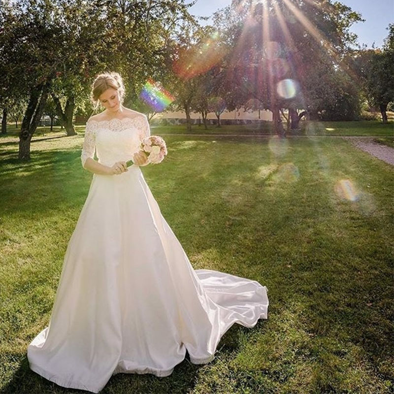 

Boat Neck Lace Wedding Dresses Half Sleeve A-Line Satin Bridal Gowns Ivory Skirt Country Wedding Wear Off the Shoulder, White